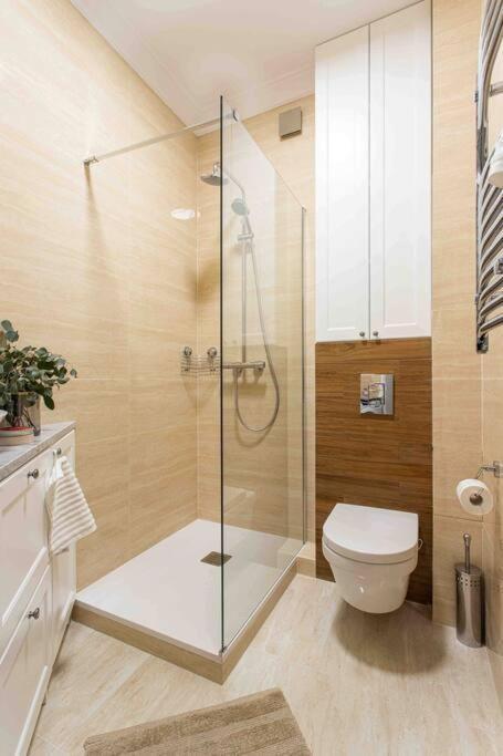 Wyzwolenia Apt , Lazienki Park & Zbawiciela Sq. 2' Warsaw Luaran gambar