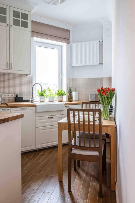 Wyzwolenia Apt , Lazienki Park & Zbawiciela Sq. 2' Warsaw Luaran gambar
